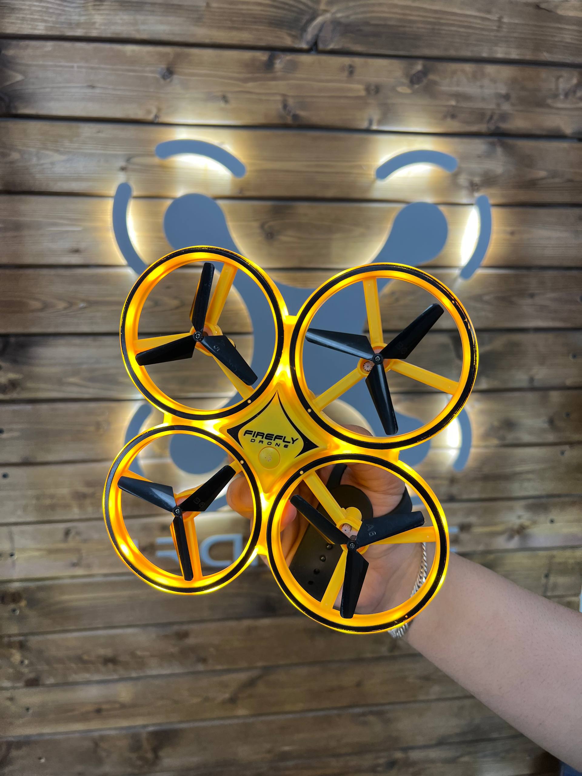 اسباب بازی پروازی اورجینال Firefly Drone | کوادکوپتر با کنترل مچی حرکتی و سنسور هوشمند اجتناب از مانع